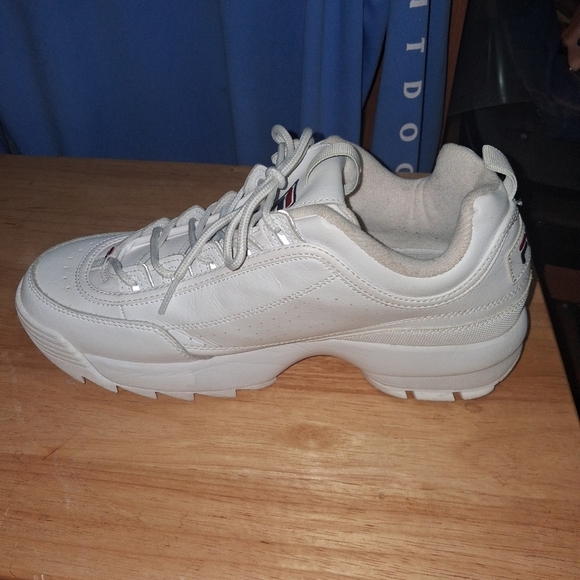 Fila Classic White Leather Sneakers On A Mens 11.5. Great Condition main image 7
